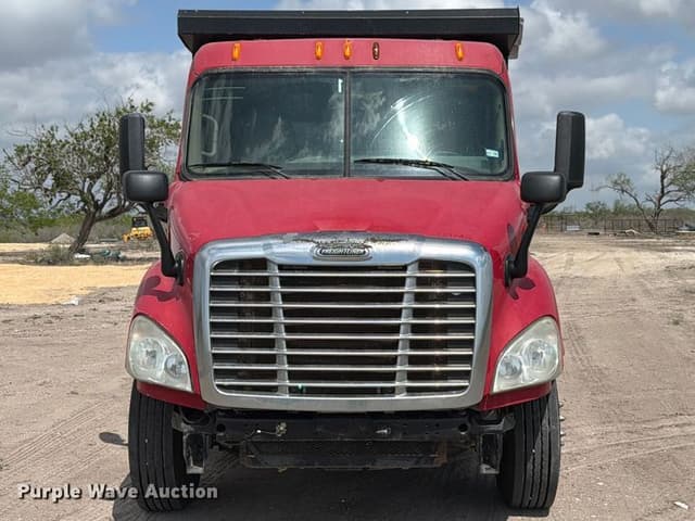 Image of Freightliner Cascadia equipment image 1