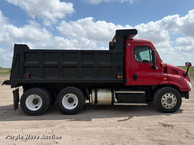 Image of Freightliner Cascadia equipment image 3