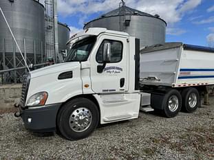2013 Freightliner Cascadia Equipment Image0