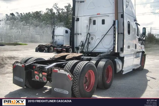 Image of Freightliner Cascadia equipment image 2