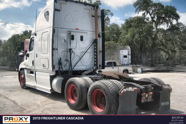 Image of Freightliner Cascadia equipment image 3