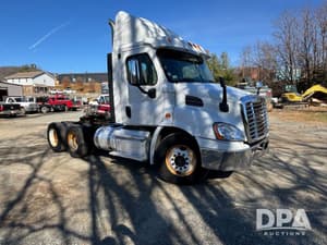 2013 Freightliner Cascadia Image