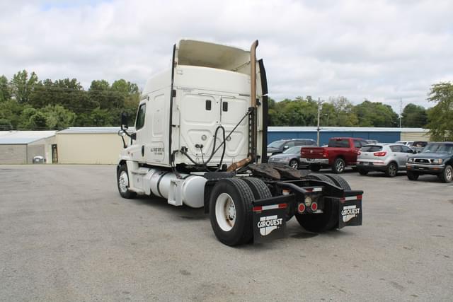 Image of Freightliner Cascadia equipment image 4