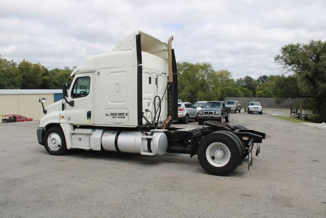 Image of Freightliner Cascadia equipment image 3