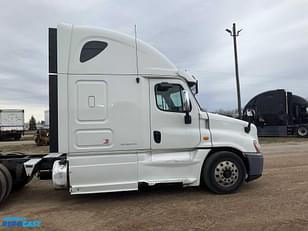 Main image Freightliner Cascadia 24