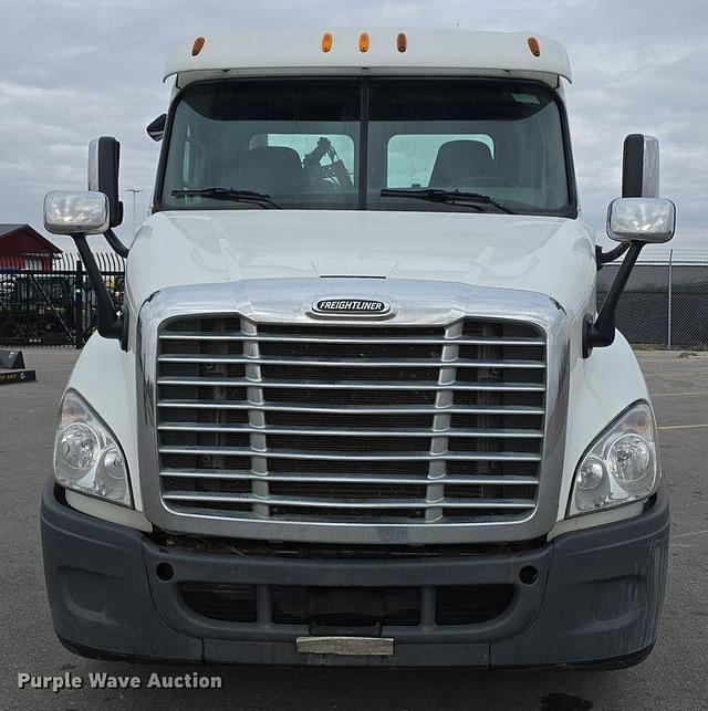 Image of Freightliner Cascadia equipment image 1