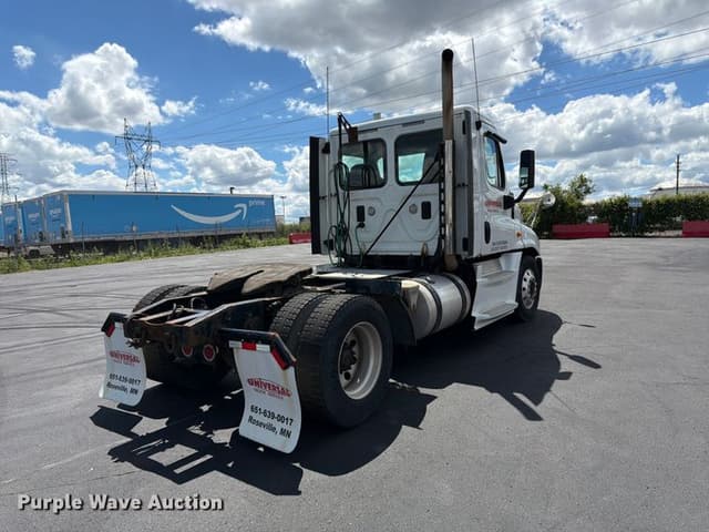 Image of Freightliner Cascadia equipment image 4