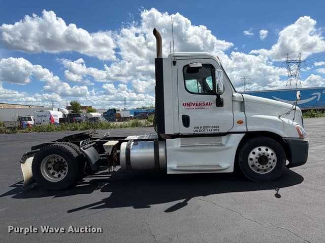 Image of Freightliner Cascadia equipment image 3