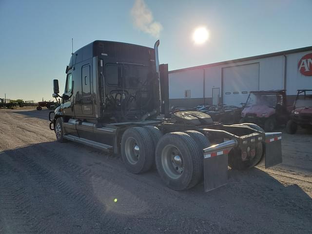 Image of Freightliner Cascadia equipment image 3