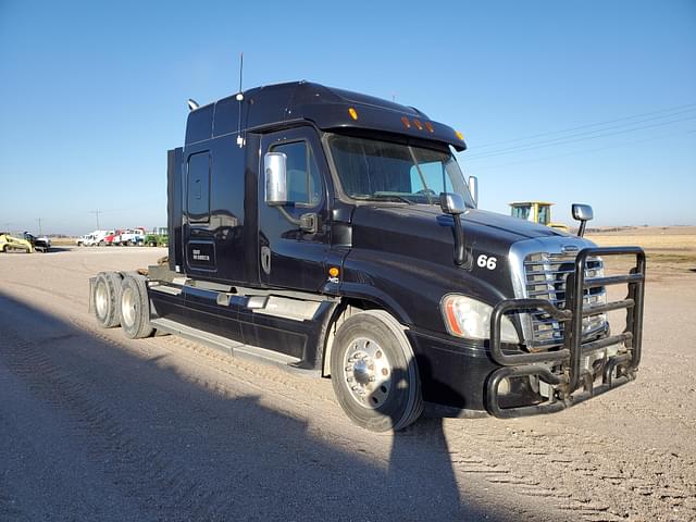 Image of Freightliner Cascadia equipment image 1