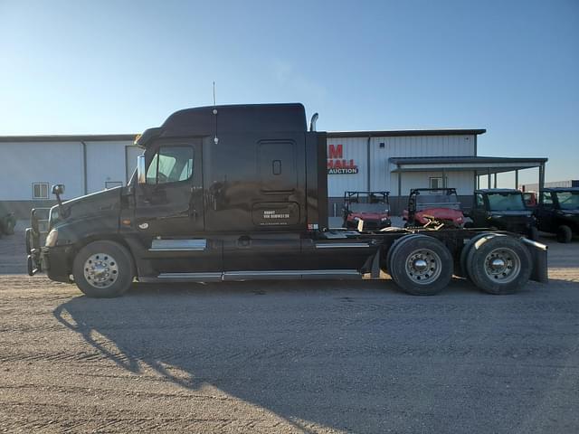 Image of Freightliner Cascadia equipment image 4