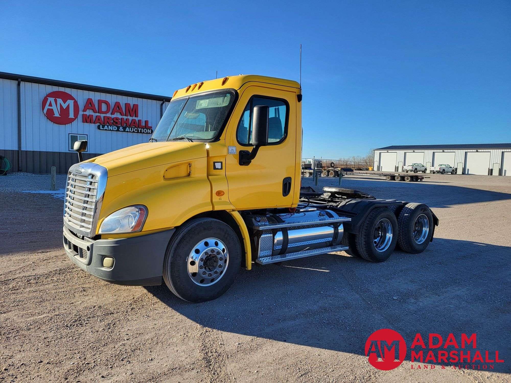 2013 Freightliner Cascadia Equipment Image0