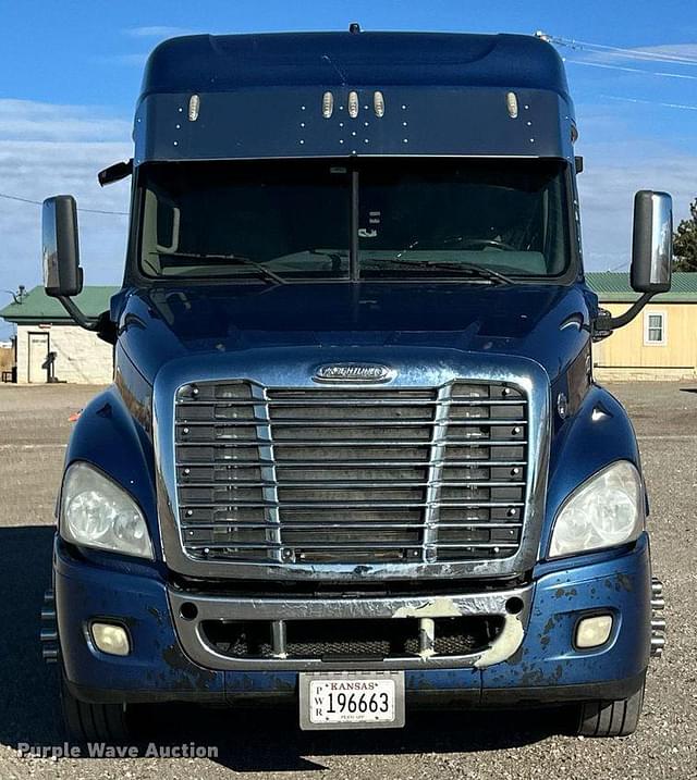 Image of Freightliner Cascadia equipment image 1