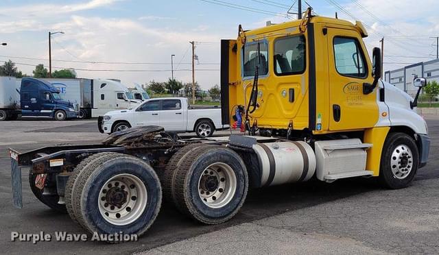 Image of Freightliner Cascadia equipment image 4
