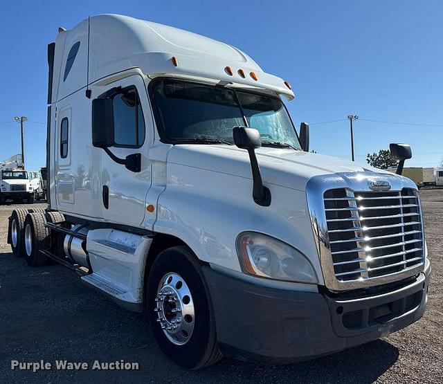 Image of Freightliner Cascadia equipment image 2