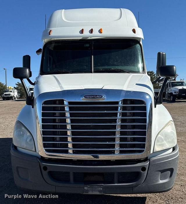 Image of Freightliner Cascadia equipment image 1