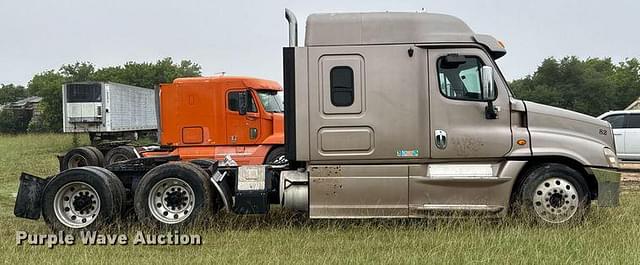 Image of Freightliner Cascadia equipment image 3