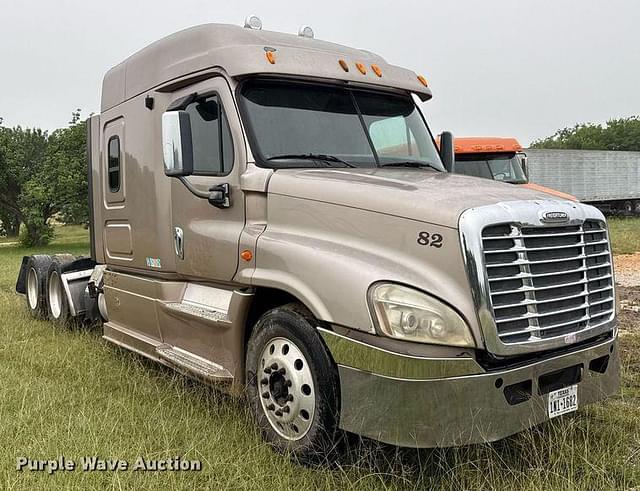 Image of Freightliner Cascadia equipment image 2