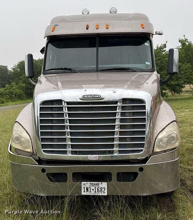 Image of Freightliner Cascadia equipment image 1