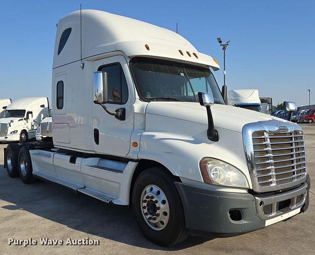 Image of Freightliner Cascadia equipment image 2