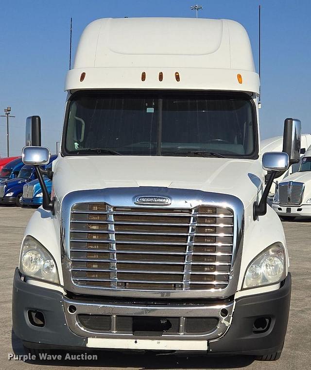 Image of Freightliner Cascadia equipment image 1