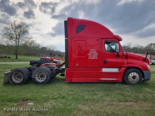 Image of Freightliner Cascadia equipment image 3