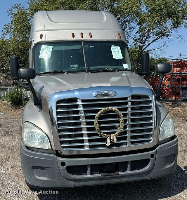 Image of Freightliner Cascadia equipment image 1