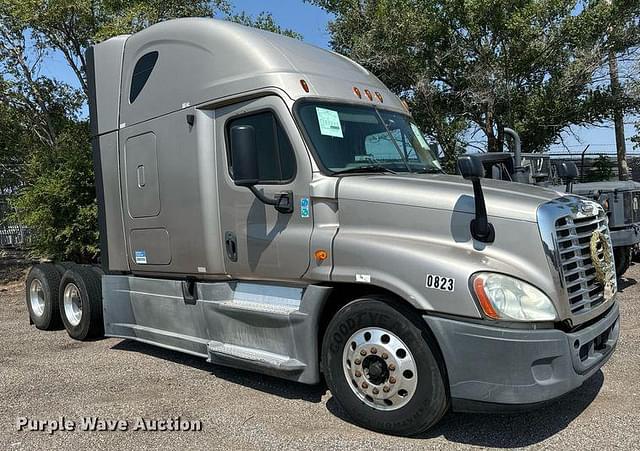 Image of Freightliner Cascadia equipment image 2