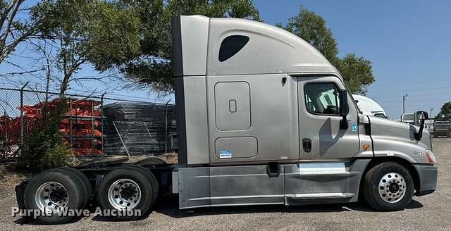 Image of Freightliner Cascadia equipment image 3