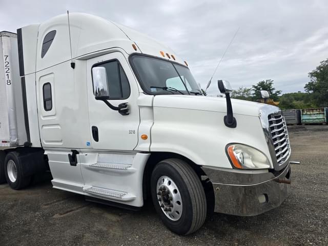Image of Freightliner Cascadia equipment image 3