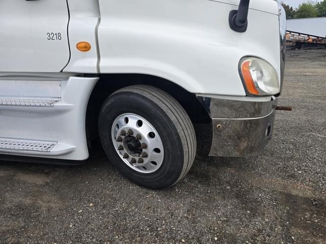 Image of Freightliner Cascadia equipment image 4