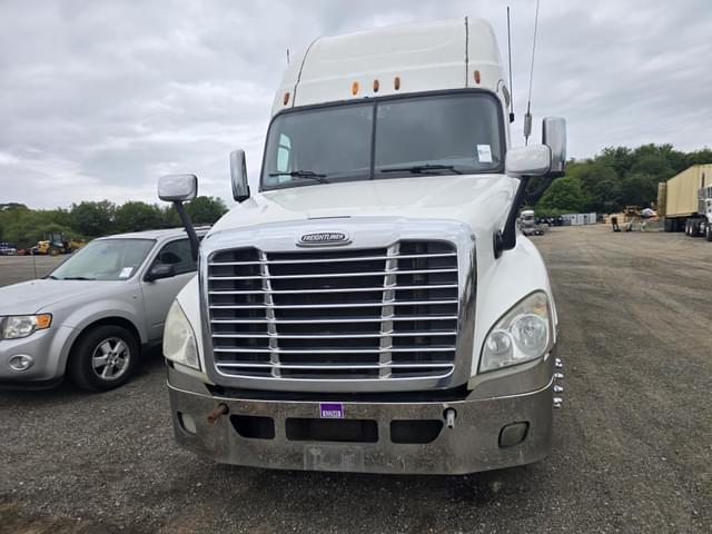 Image of Freightliner Cascadia equipment image 1