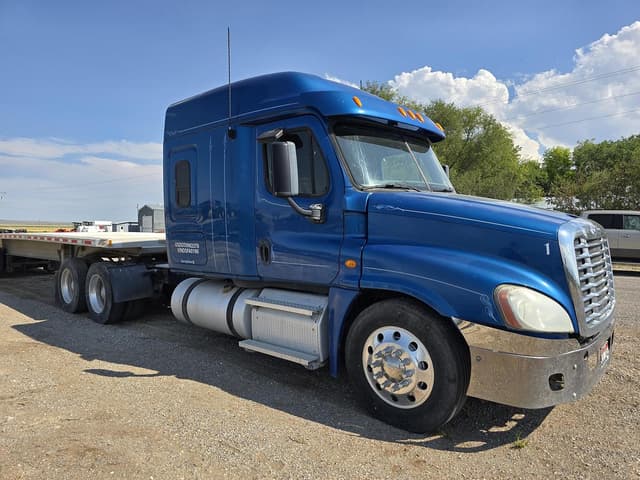 Image of Freightliner Cascadia equipment image 4