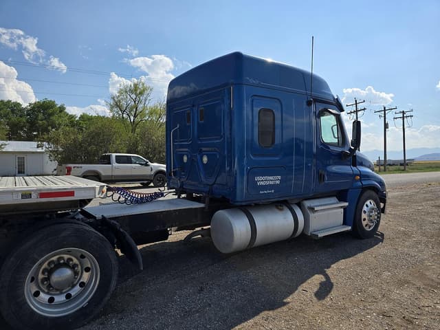 Image of Freightliner Cascadia equipment image 3