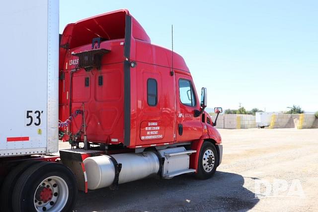 Image of Freightliner Cascadia equipment image 2