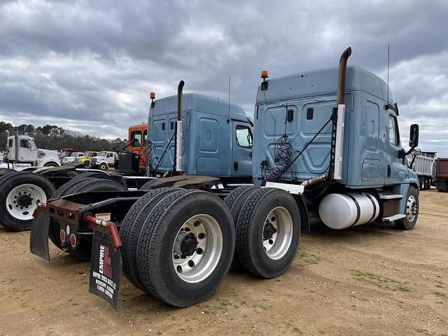 Image of Freightliner Cascadia equipment image 3