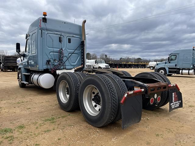 Image of Freightliner Cascadia equipment image 1