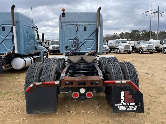 Image of Freightliner Cascadia equipment image 2