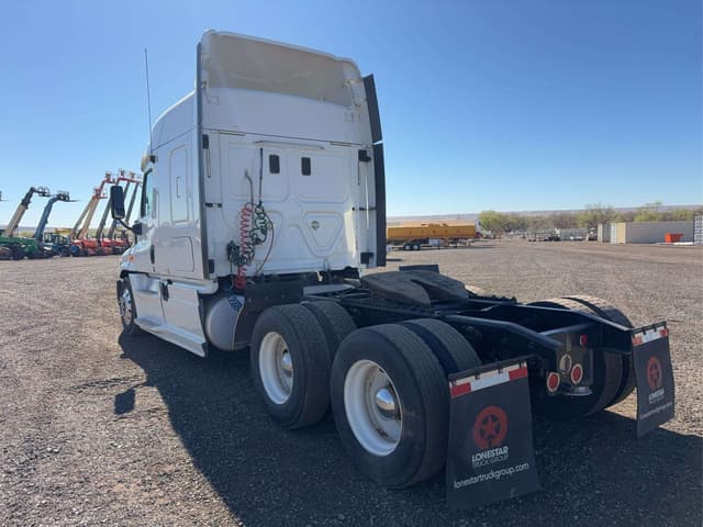 Image of Freightliner Cascadia equipment image 1