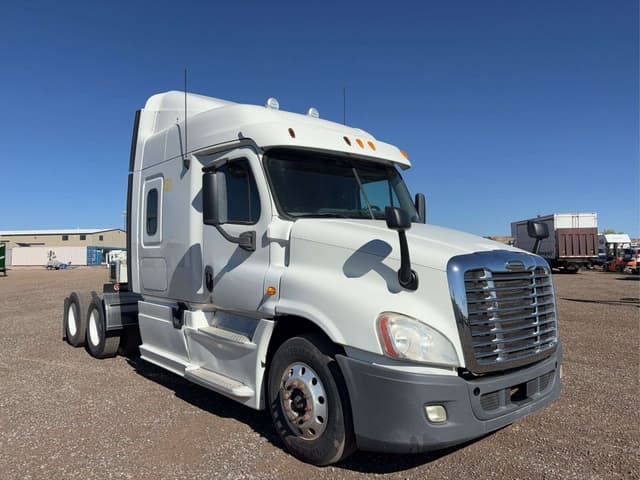 Image of Freightliner Cascadia equipment image 3