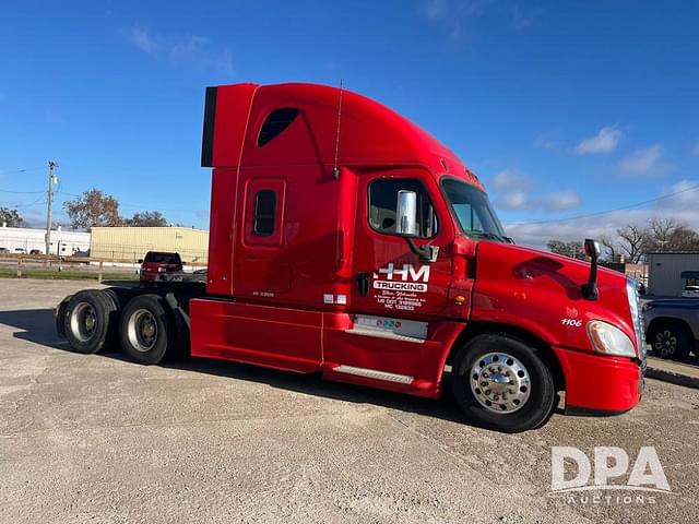 Image of Freightliner Cascadia equipment image 1