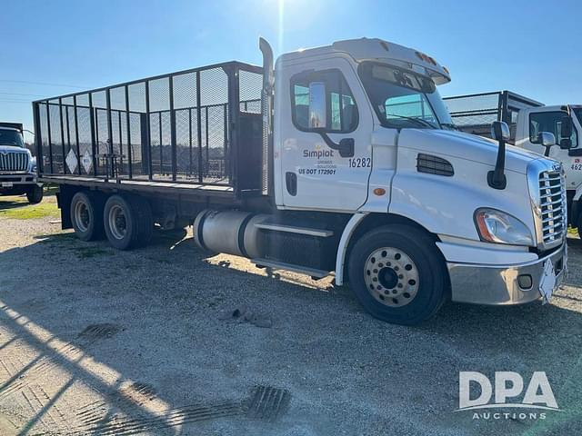 Image of Freightliner Cascadia equipment image 1