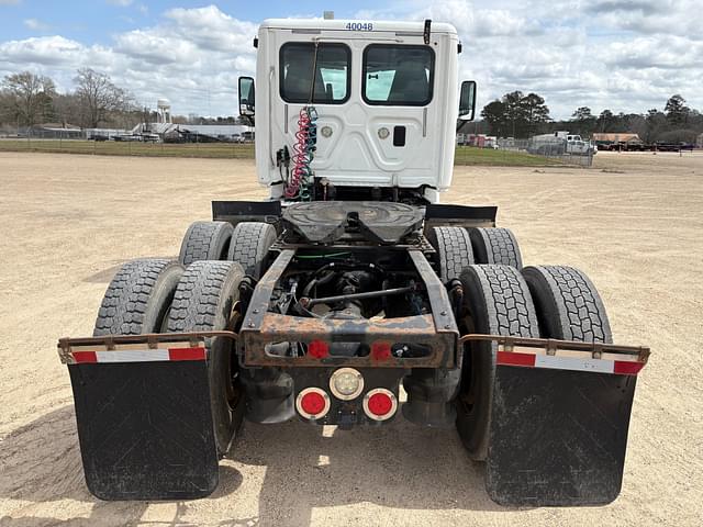 Image of Freightliner Cascadia equipment image 2