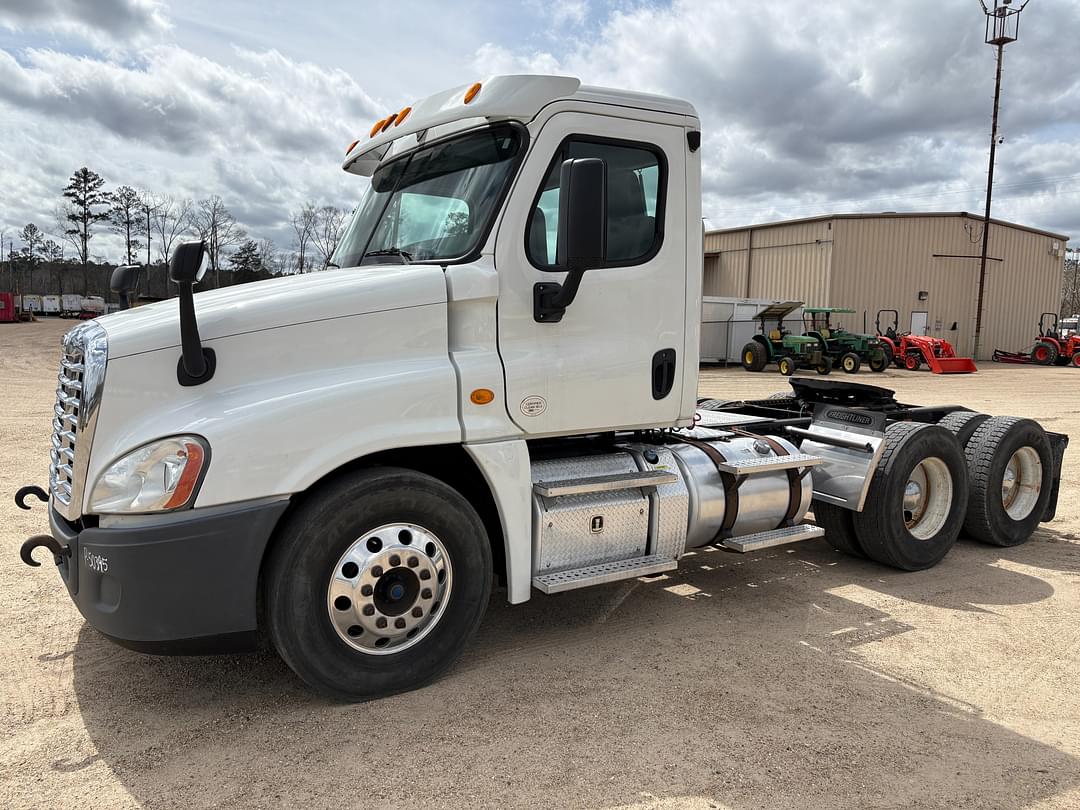 Image of Freightliner Cascadia Primary image