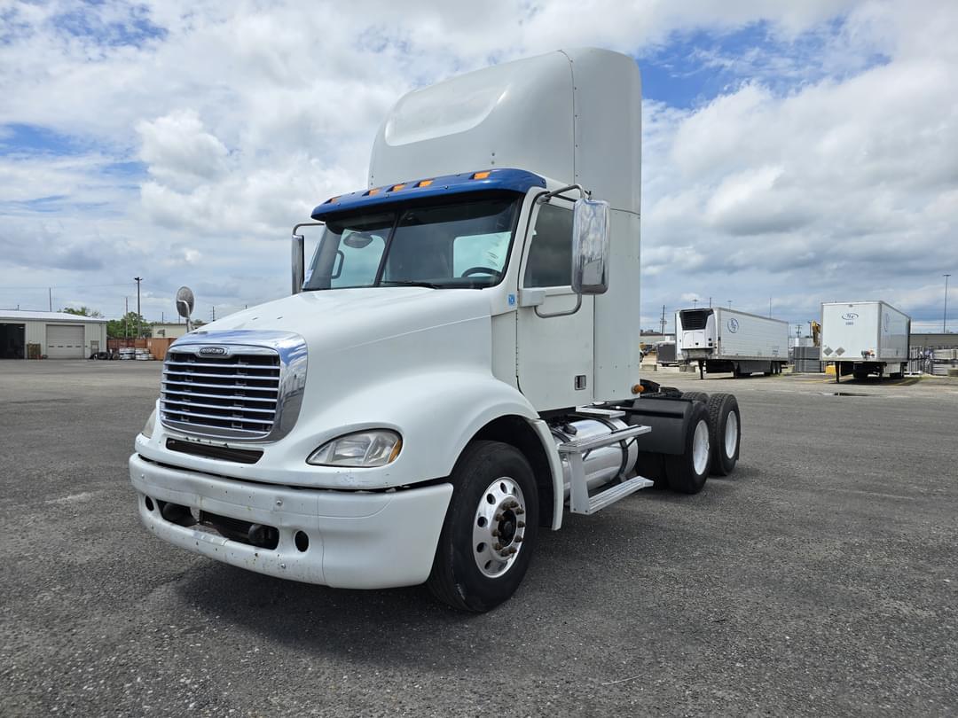 Image of Freightliner Columbia 112 Primary image