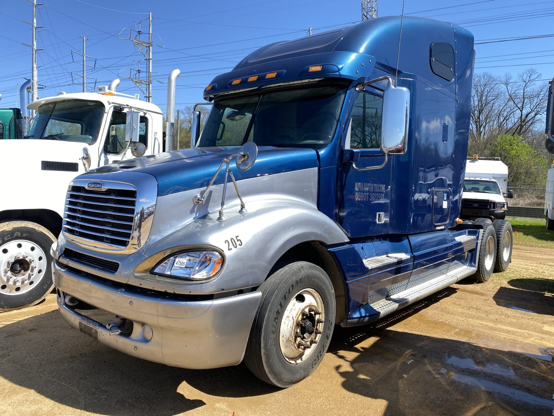2013 Freightliner Columbia 120 Equipment Image0
