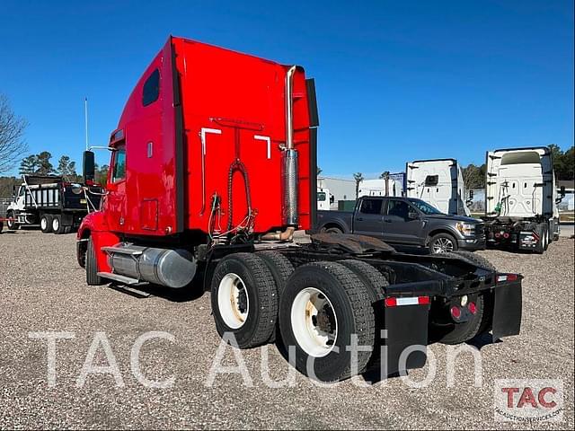 Image of Freightliner Columbia 120 equipment image 2