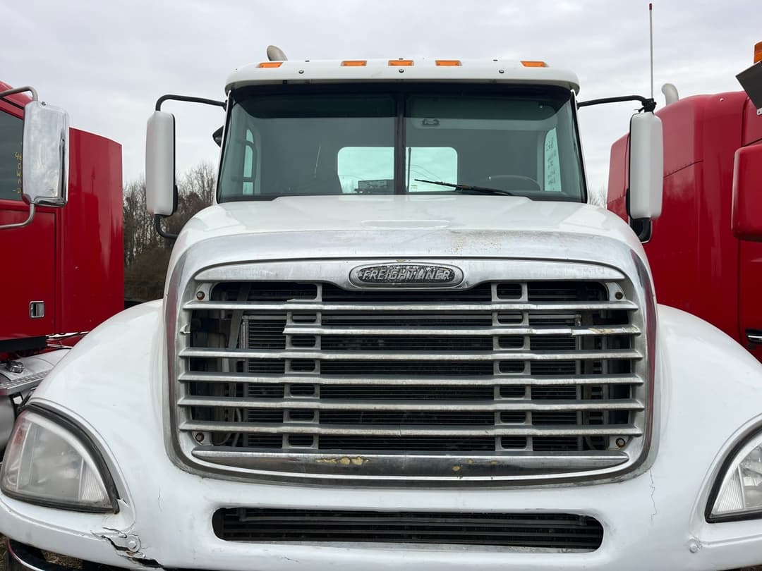 Image of Freightliner Columbia Primary image