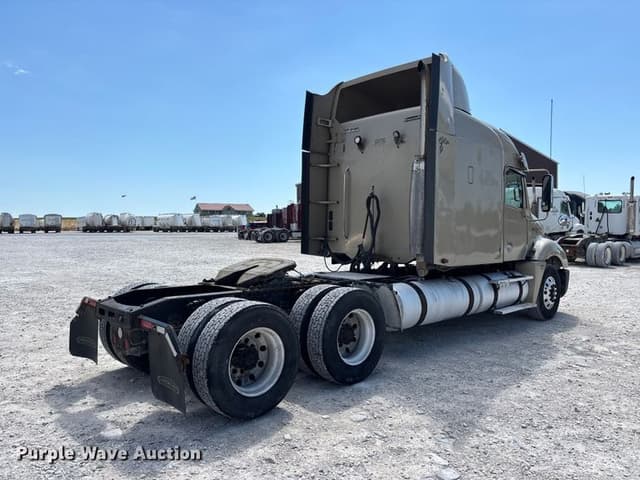 Image of Freightliner Columbia equipment image 4