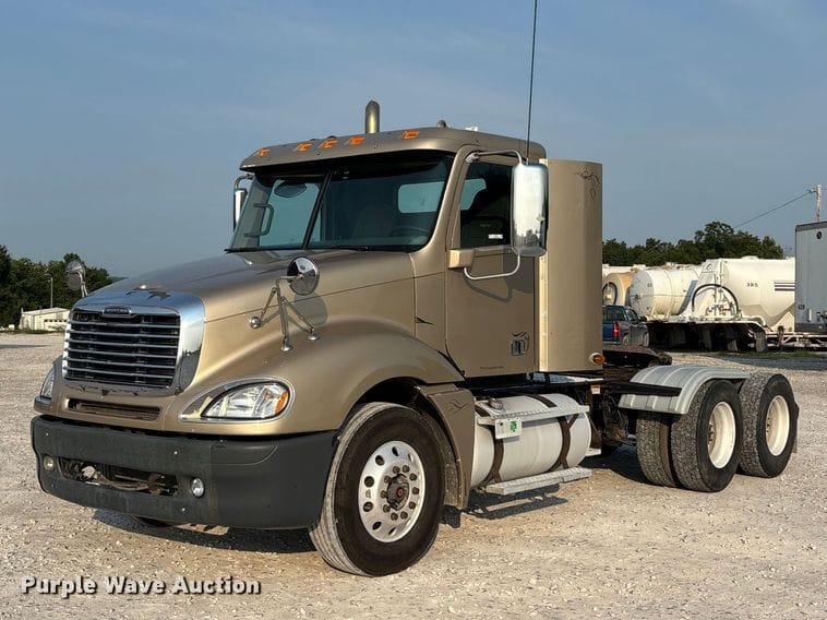 2013 Freightliner Columbia Equipment Image0